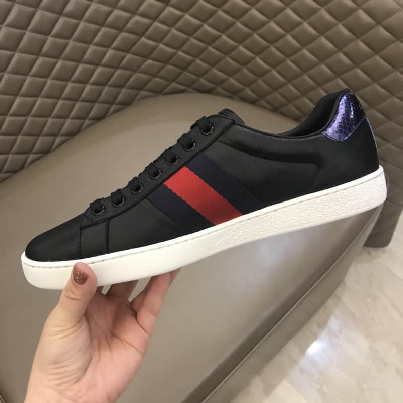 GUCCI ACE EMBROIDERED BEE SNEAKER - GC37