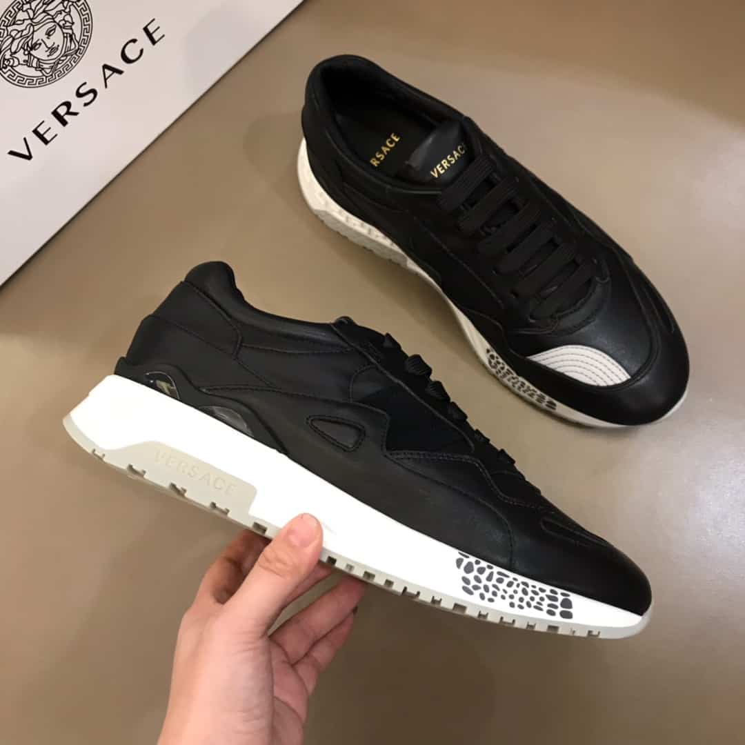 VERSACE BLACK RUNNER SNEAKERS - VS18