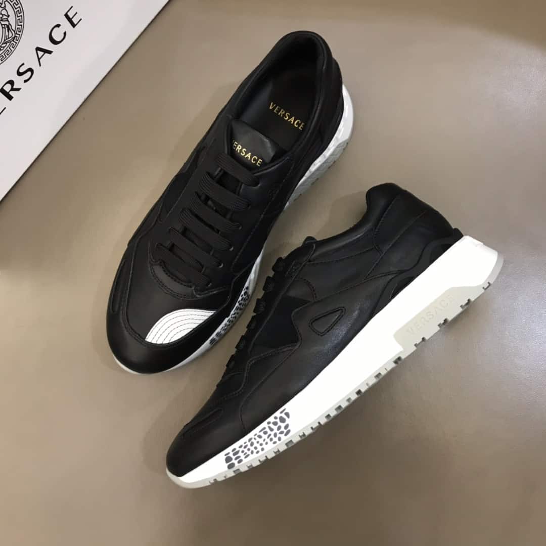 VERSACE BLACK RUNNER SNEAKERS - VS18