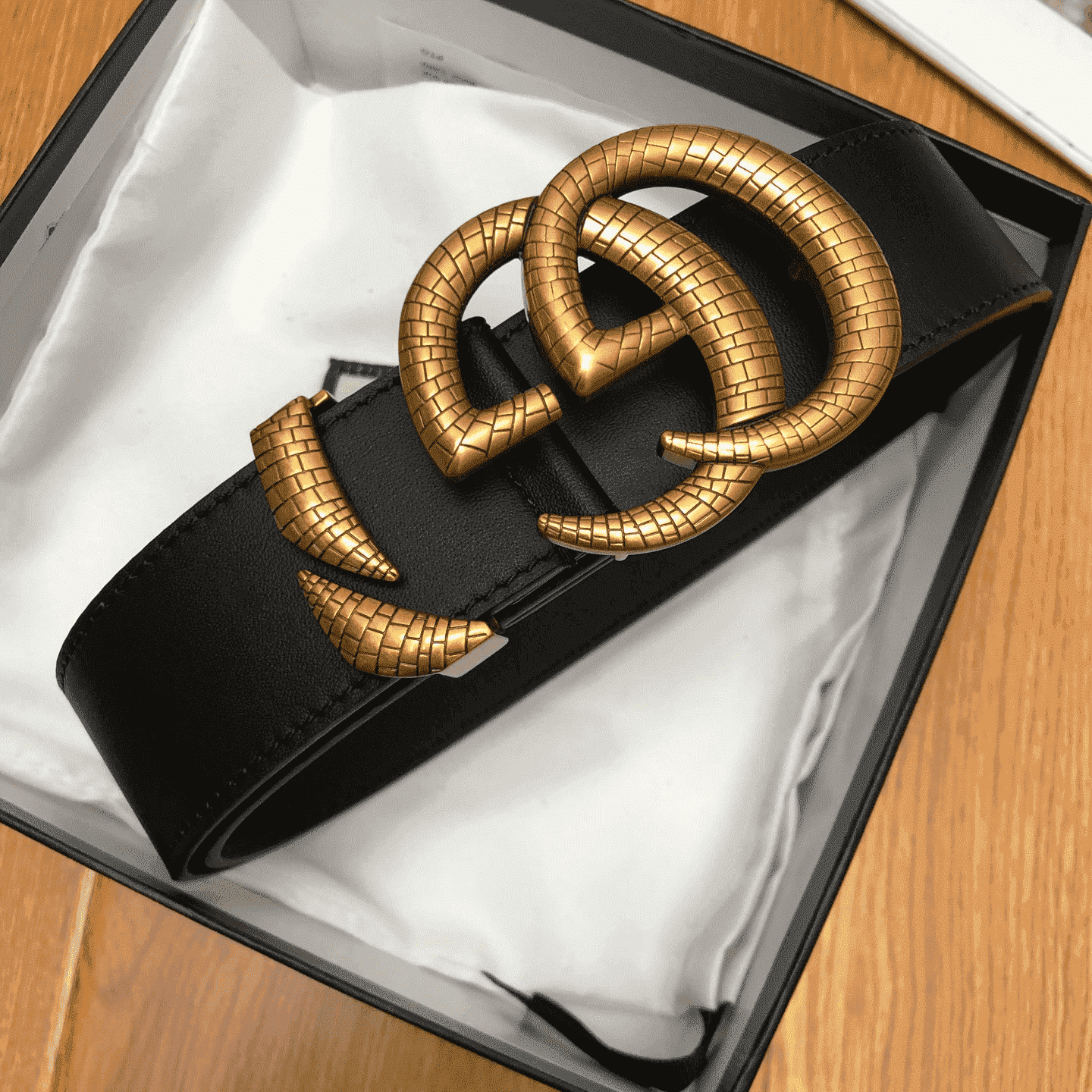 GUCCI LEATHER BELT WITH DOUBLE G BUCKLE - B11