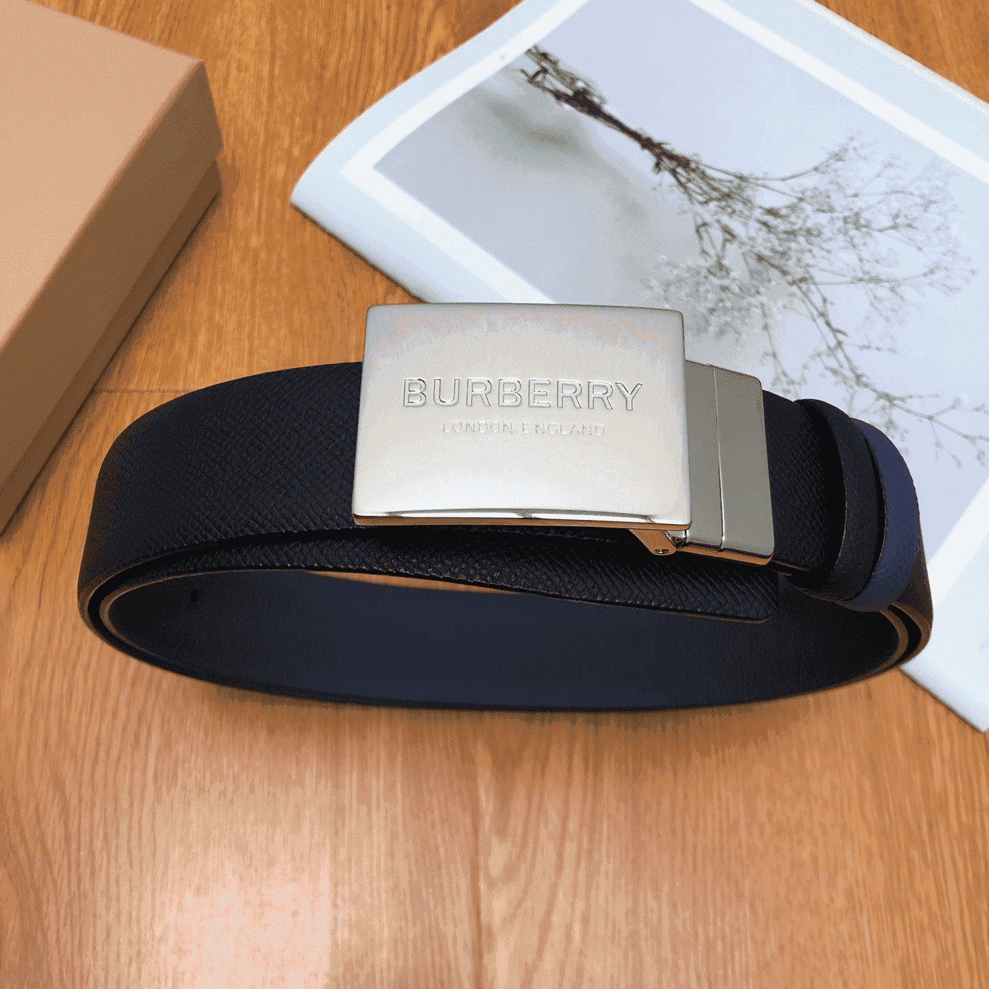 BURBERRY REVERSIBLE PLAQUE BUCKLE GRAINY LEATHER BELT - B25