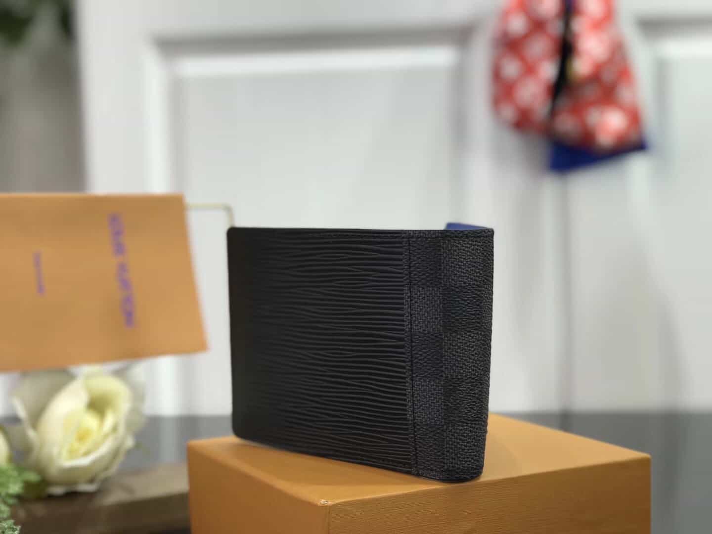 LV MULTIPLE WALLET - M67896