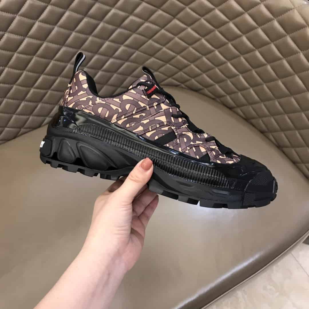 BURBERRY MONOGRAM PRINT ARTHUR SNEAKERS