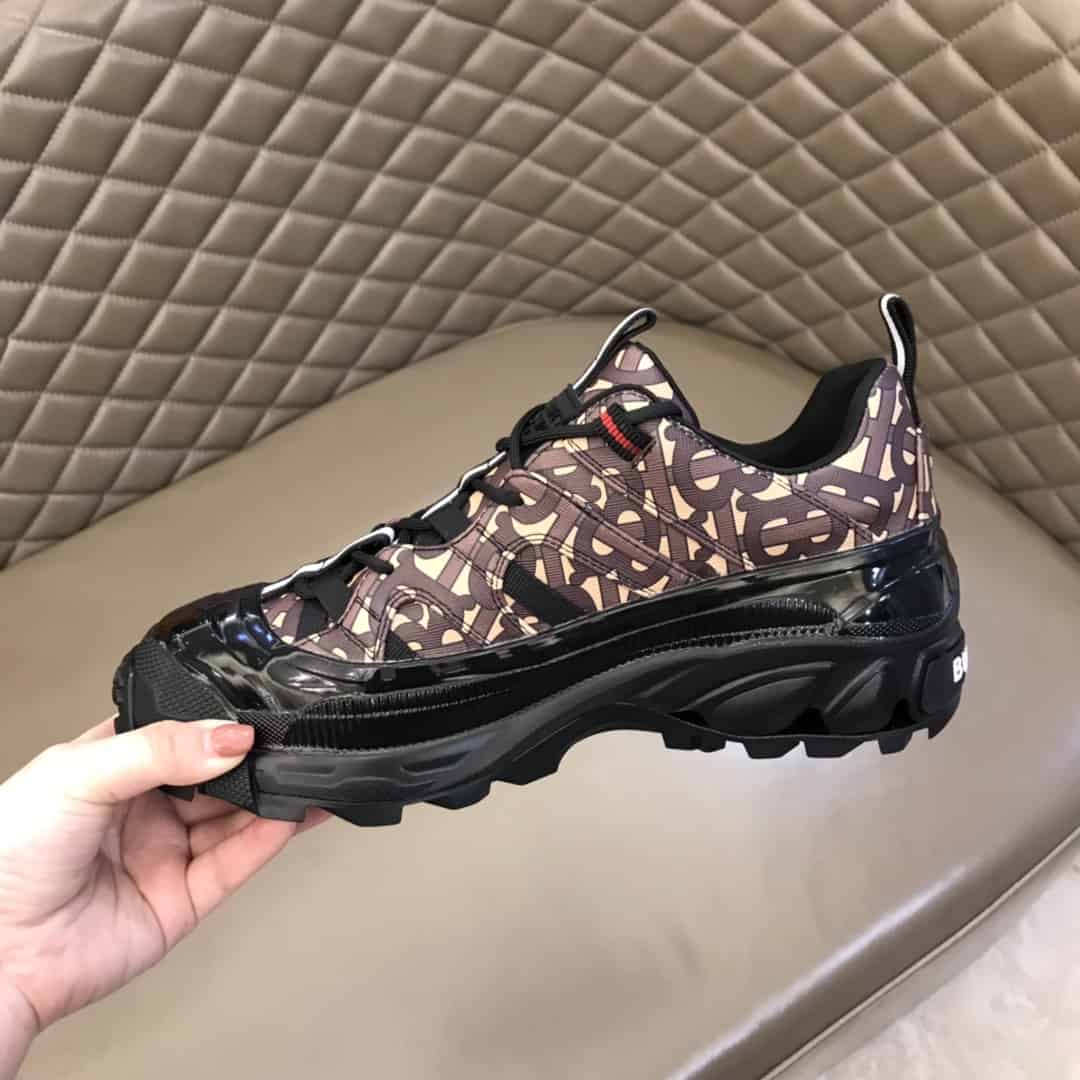 BURBERRY MONOGRAM PRINT ARTHUR SNEAKERS