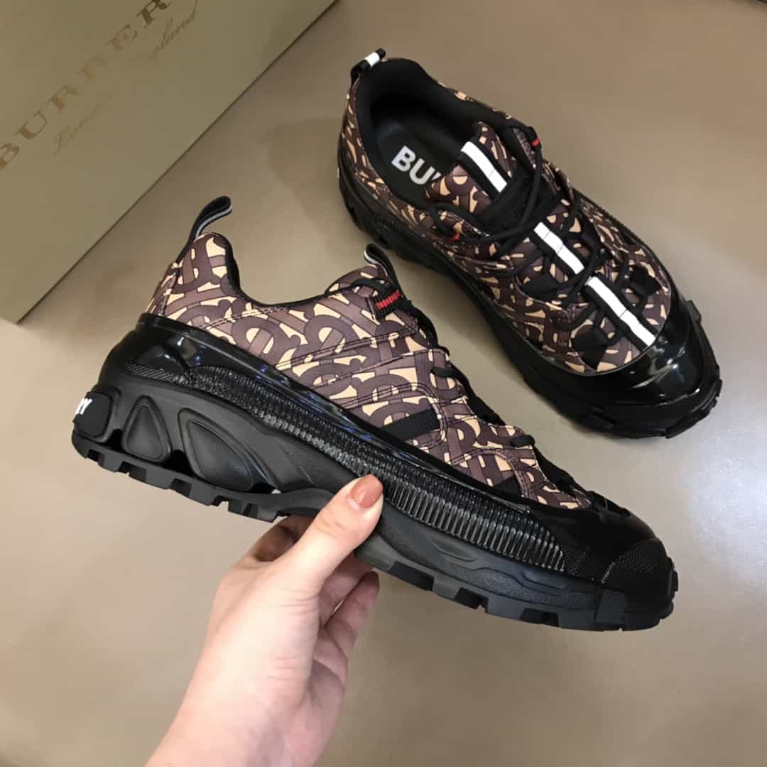 BURBERRY MONOGRAM PRINT ARTHUR SNEAKERS