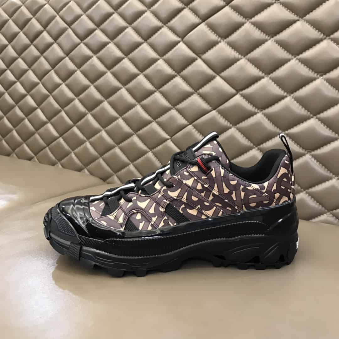 BURBERRY MONOGRAM PRINT ARTHUR SNEAKERS