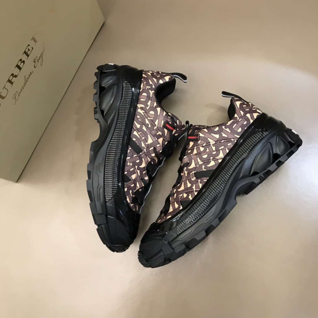 BURBERRY MONOGRAM PRINT ARTHUR SNEAKERS