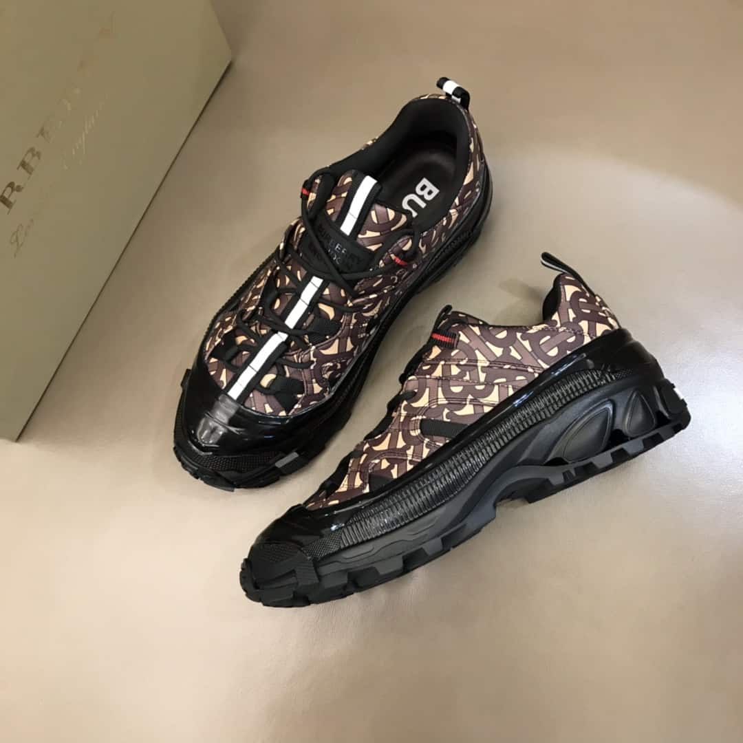 BURBERRY MONOGRAM PRINT ARTHUR SNEAKERS