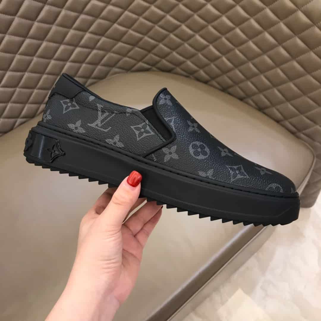 LOUIS VUITTON LOW TOP SNEAKER - LV41