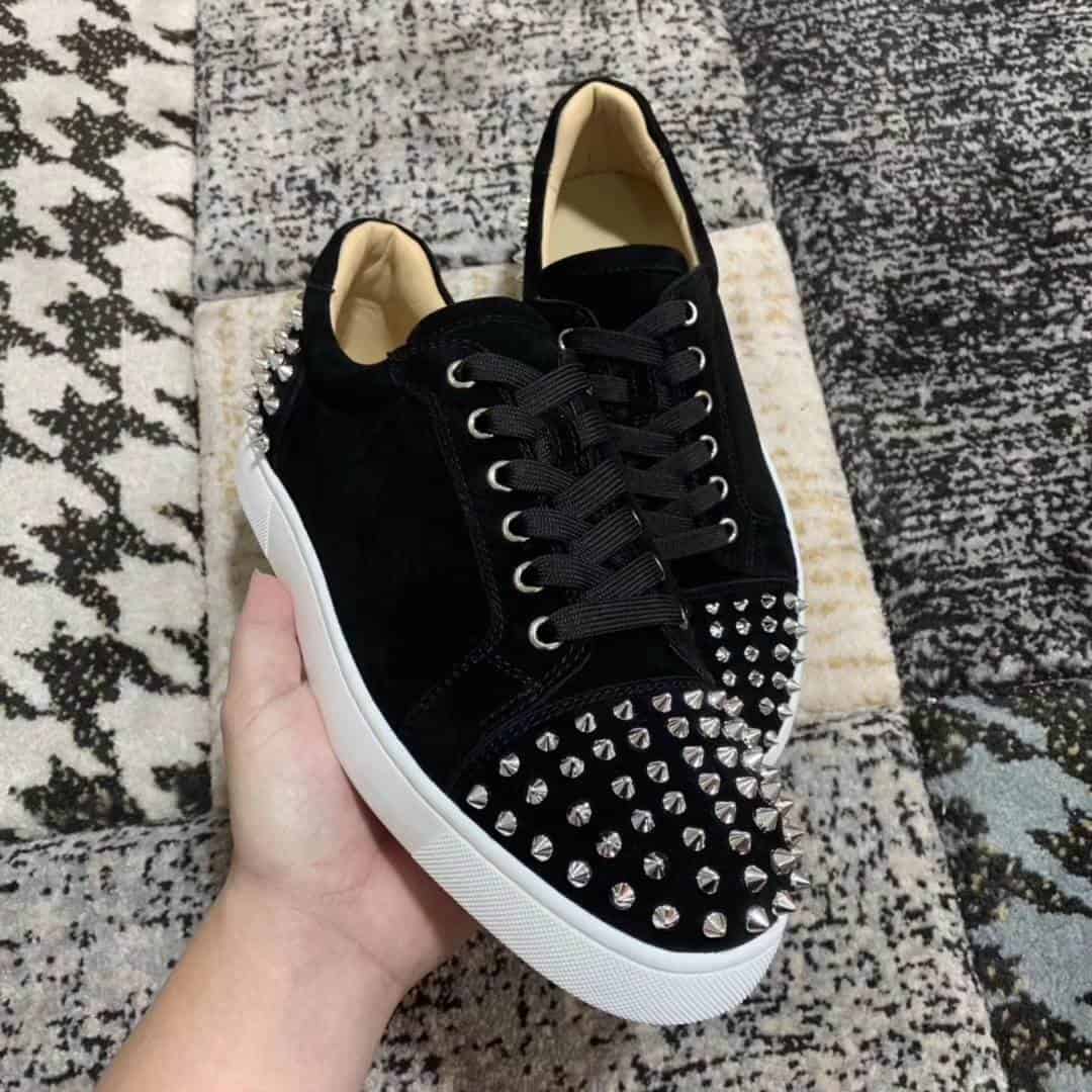 CHRISTIAN LOUBOUTIN LOW TOP SNEAKER - CL3