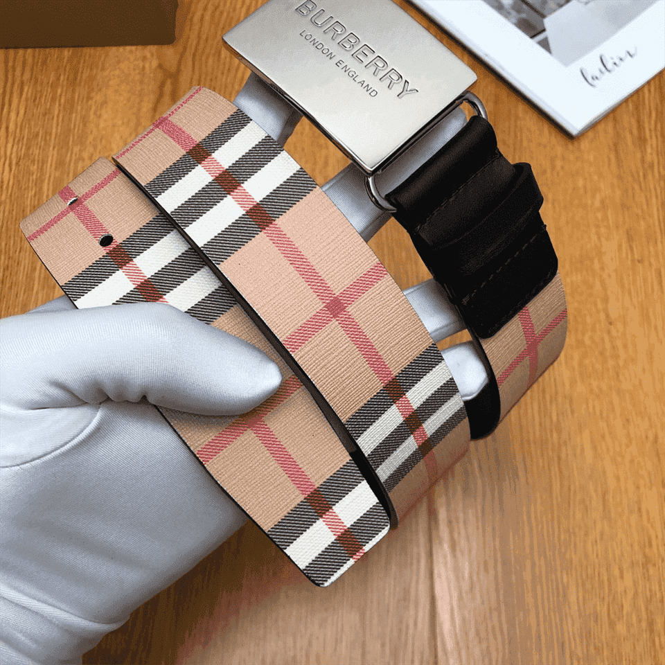 BURBERRY PLAQUE BUCKLE VINTAGE CHECK E-CANVAS BELT - B23