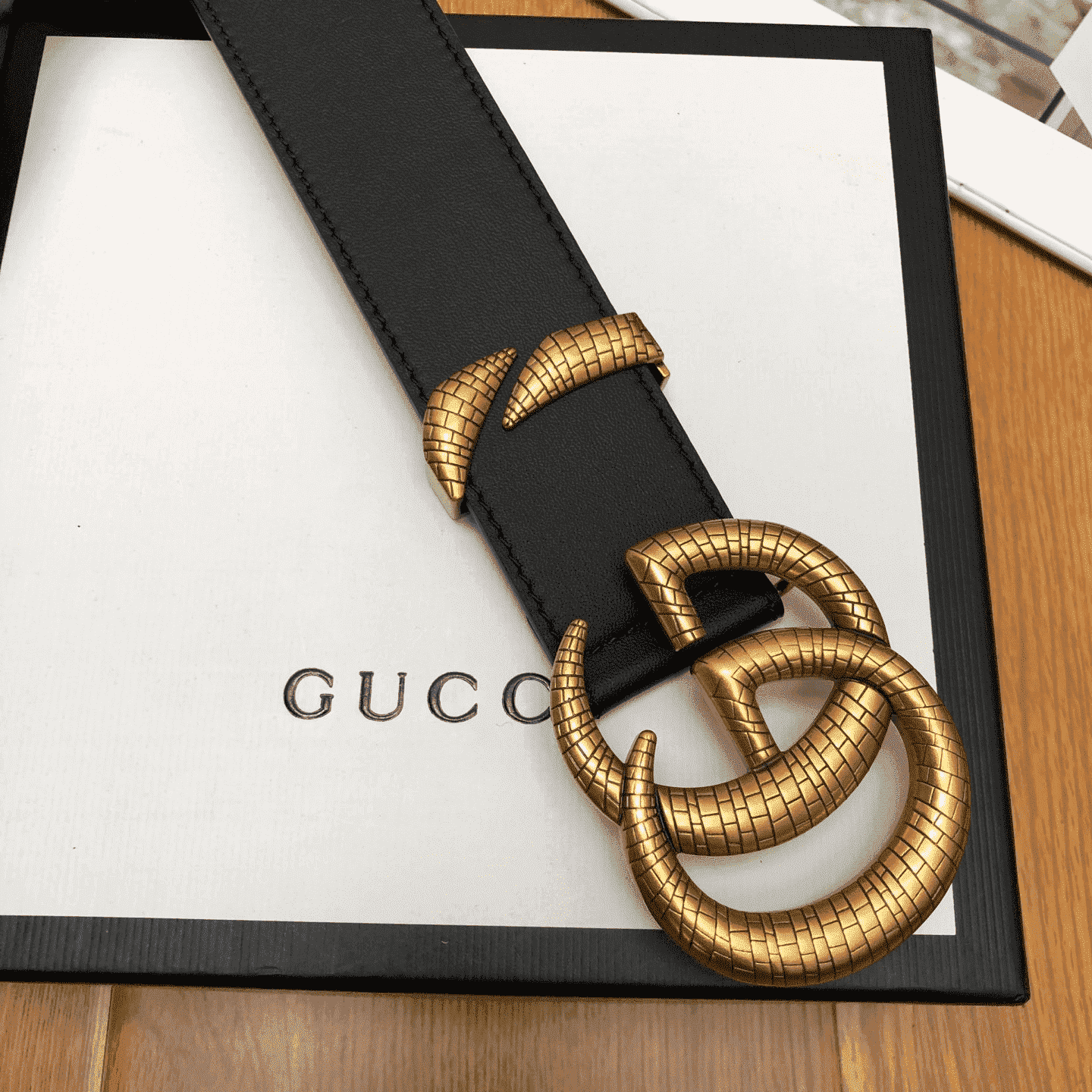 GUCCI LEATHER BELT WITH DOUBLE G BUCKLE - B11
