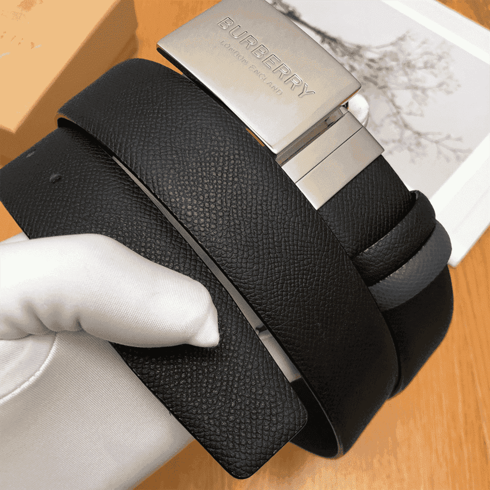 BURBERRY REVERSIBLE PLAQUE BUCKLE GRAINY LEATHER BELT - B25