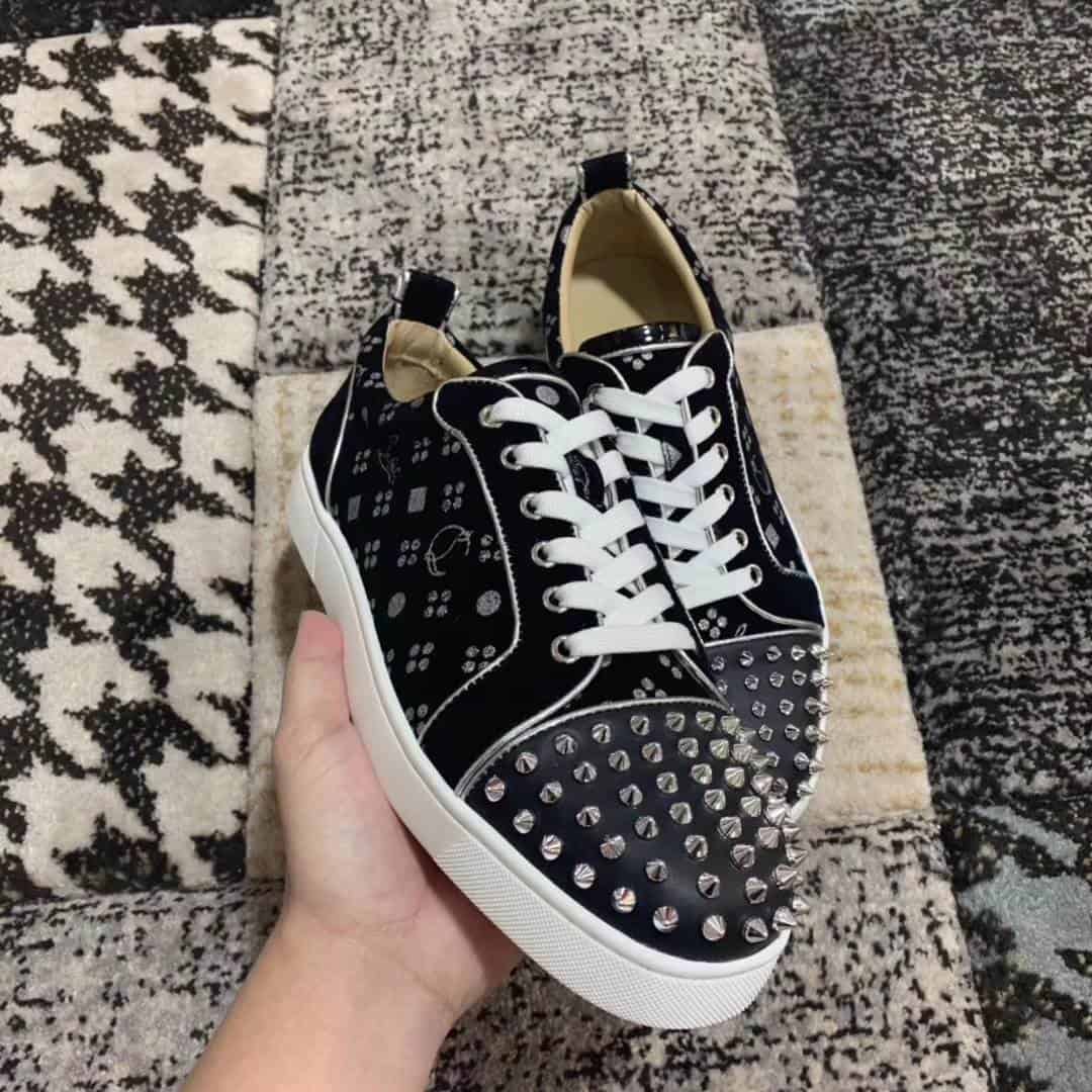CHRISTIAN LOUBOUTIN LOUIS JUNIOR SPIKES