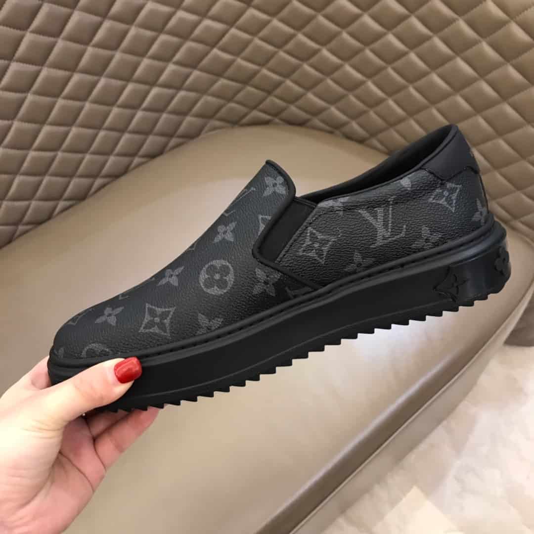 LOUIS VUITTON LOW TOP SNEAKER - LV41