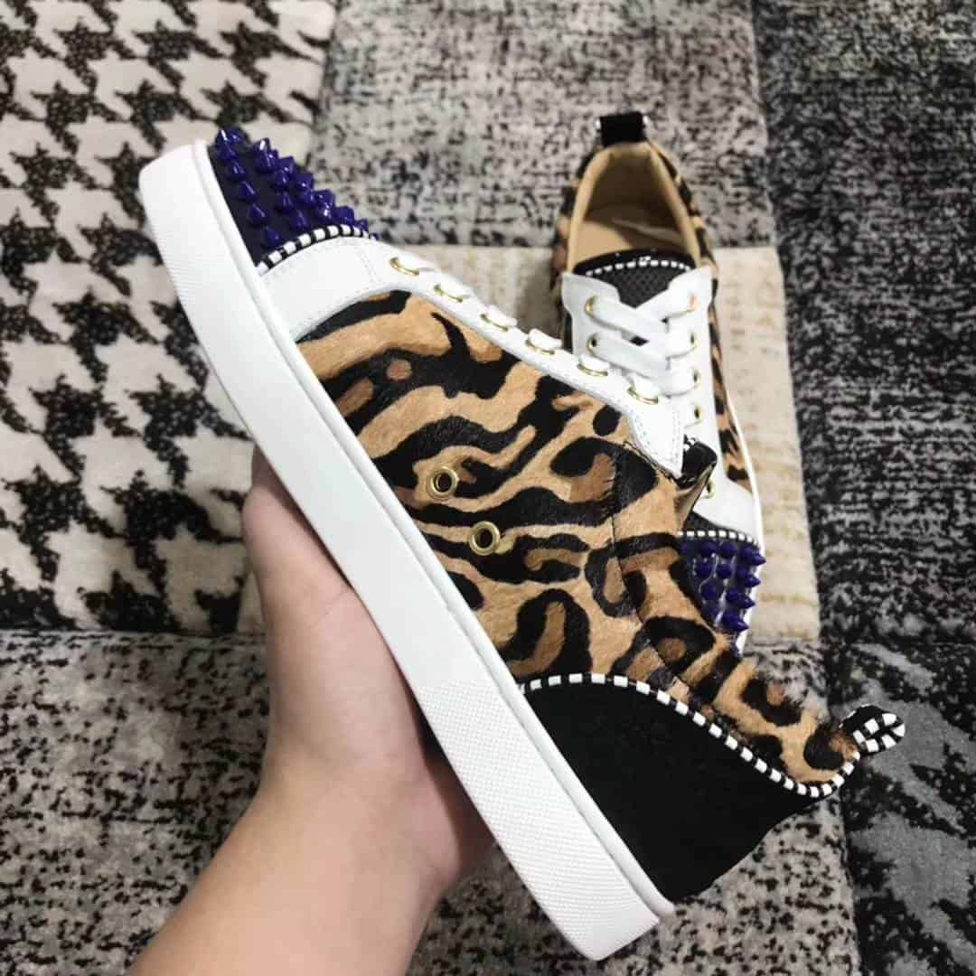 CHRISTIAN LOUBOUTIN LOW TOP SNEAKER - CL26