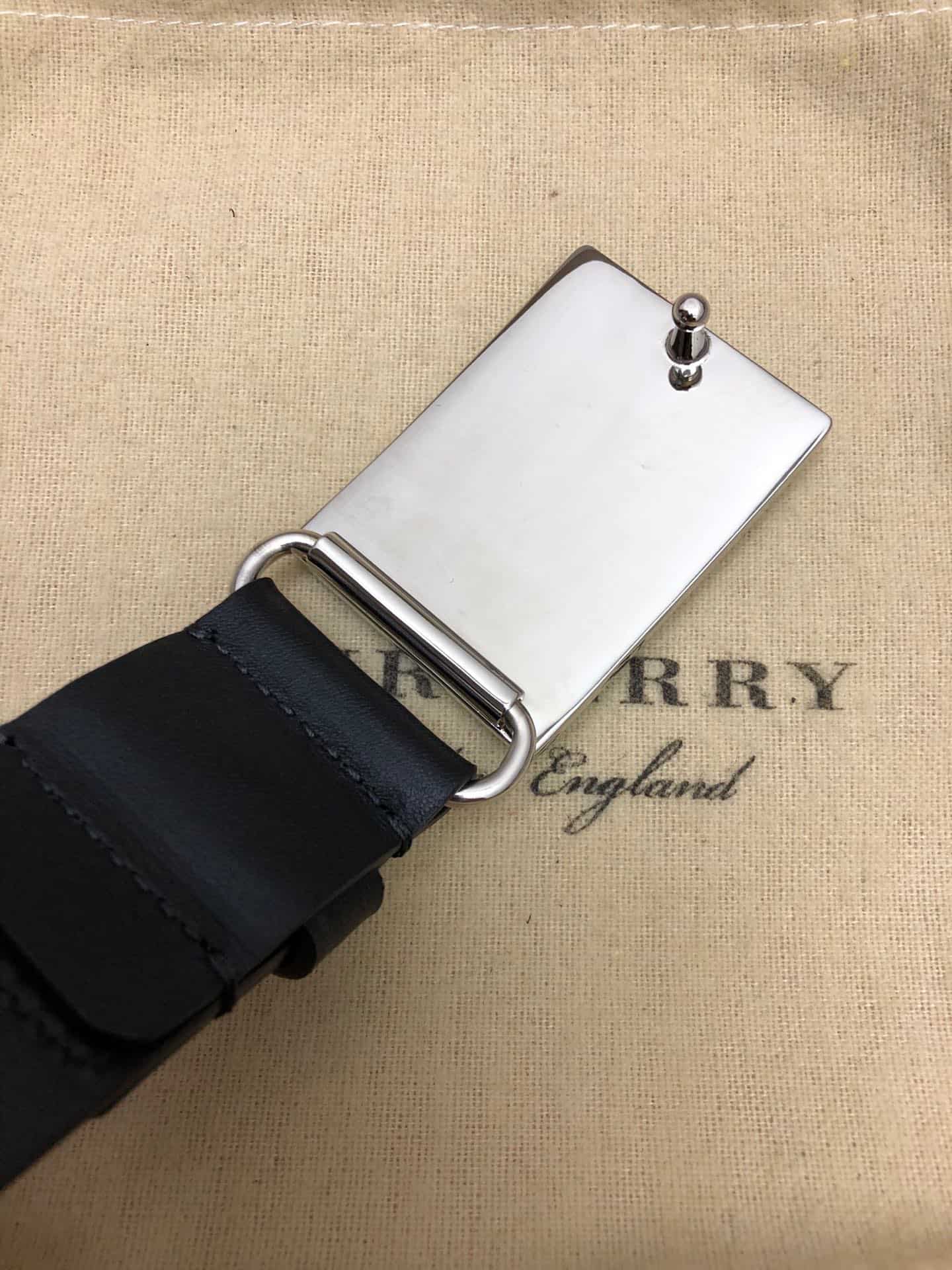 BURBERRY PLAQUE BUCKLE VINTAGE CHECK E-CANVAS BELT - B23