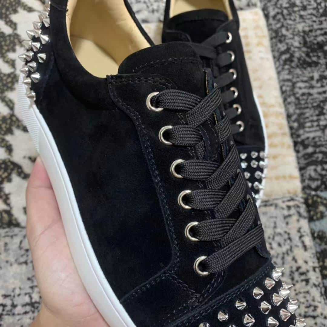 CHRISTIAN LOUBOUTIN LOW TOP SNEAKER - CL3