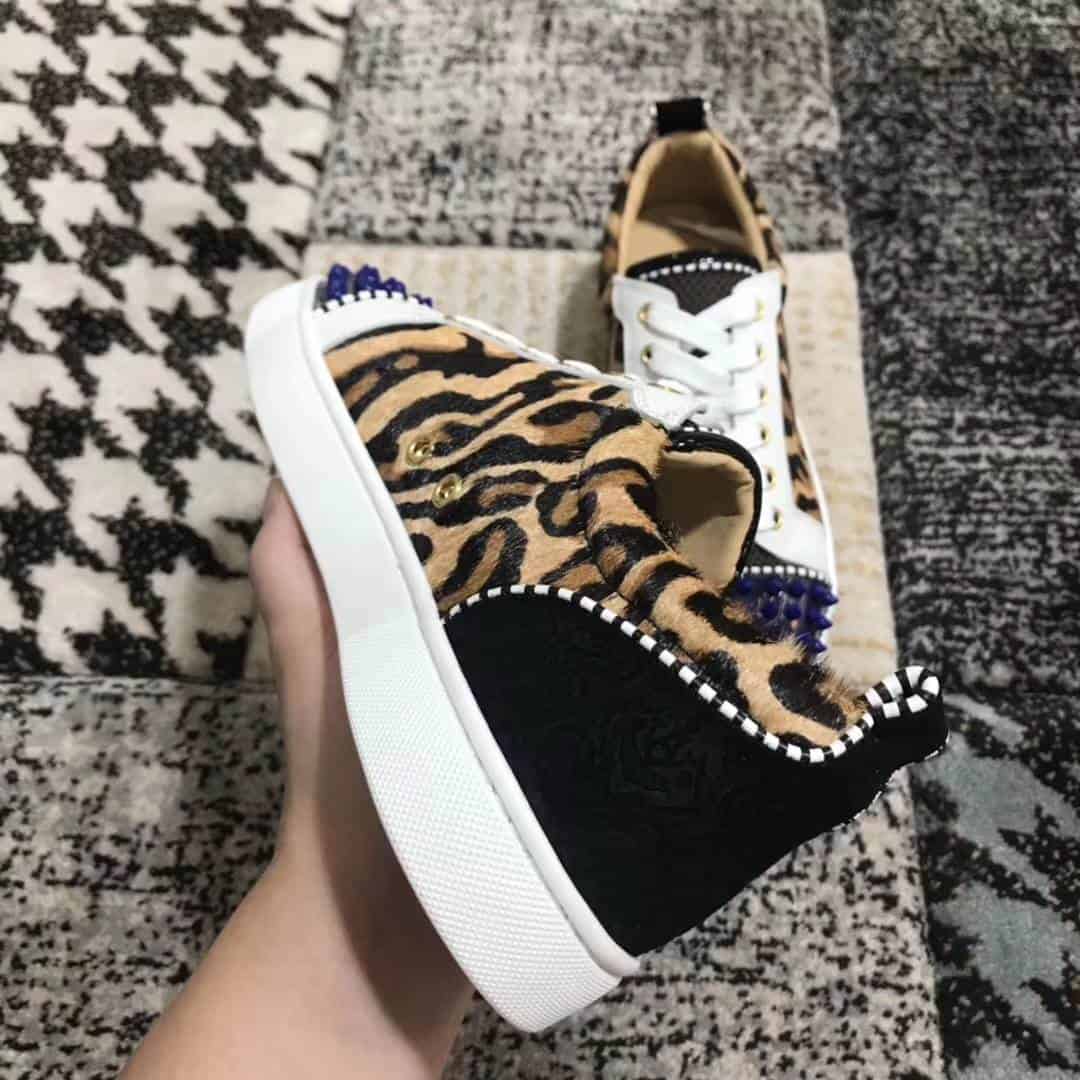 CHRISTIAN LOUBOUTIN LOW TOP SNEAKER - CL26