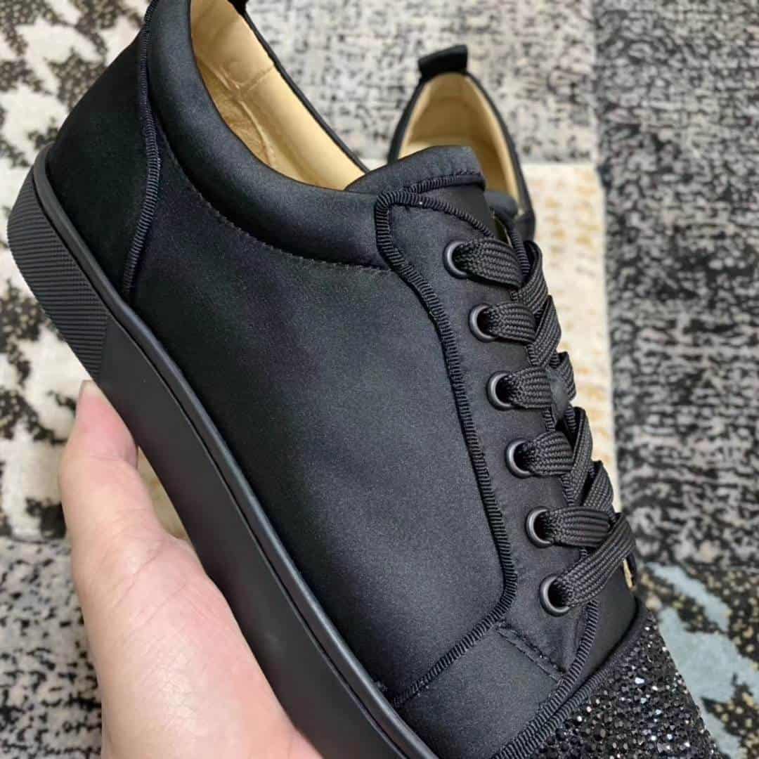 CHRISTIAN LOUBOUTIN LOW TOP SNEAKER