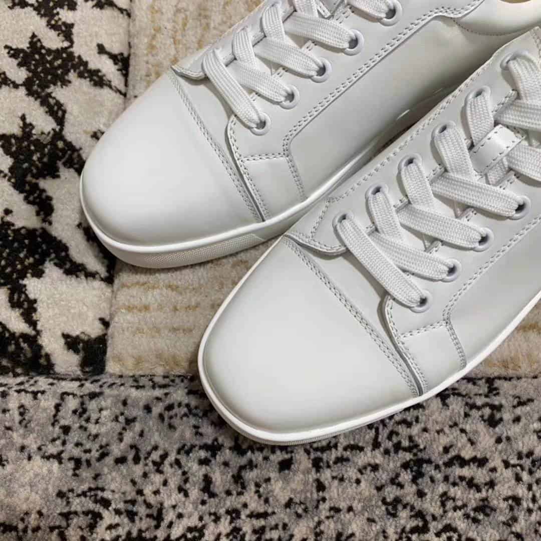CHRISTIAN LOUBOUTIN LOW TOP SNEAKER - CL7