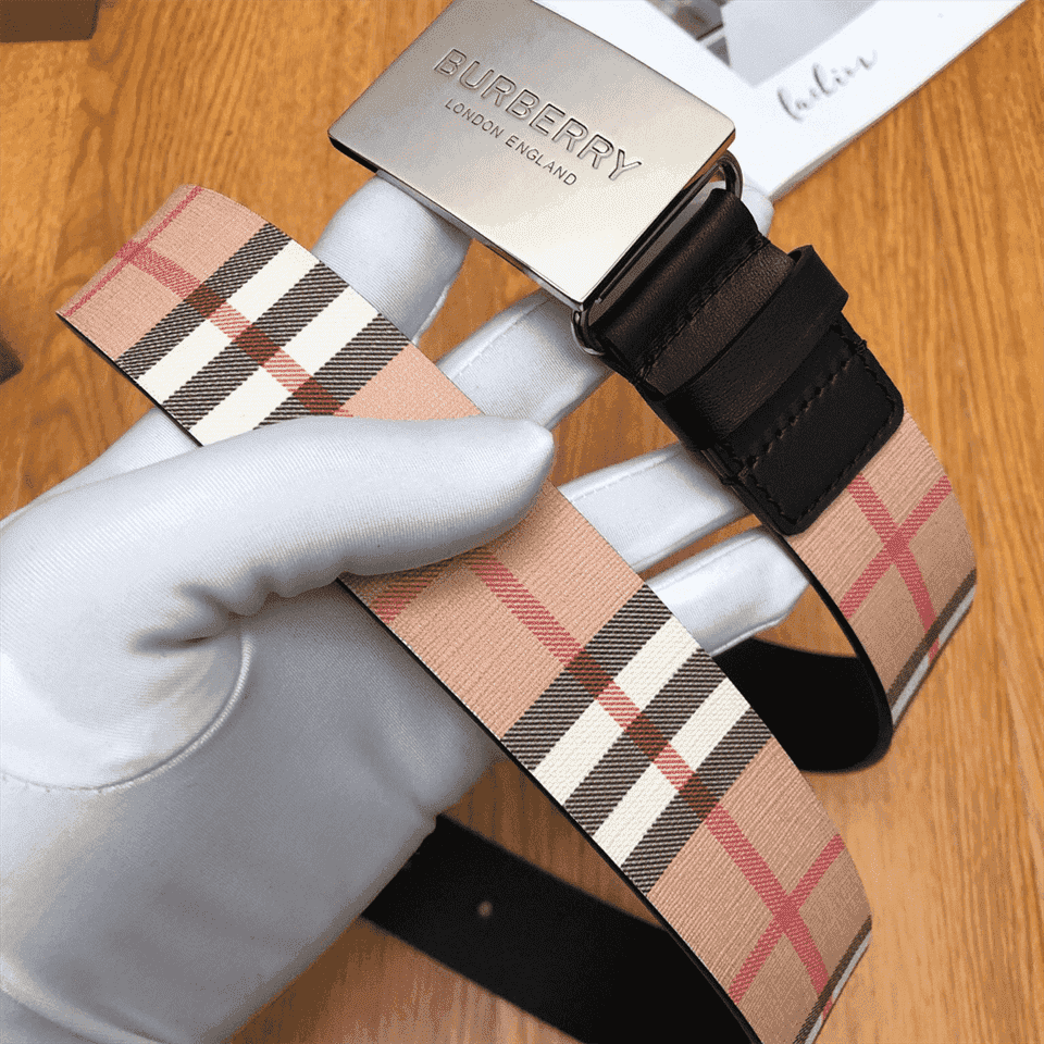BURBERRY PLAQUE BUCKLE VINTAGE CHECK E-CANVAS BELT - B23