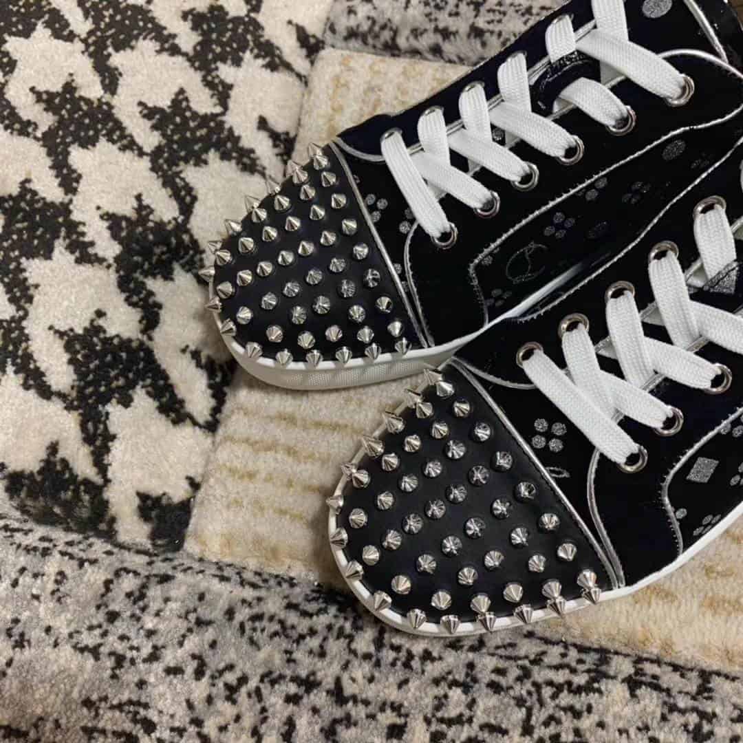 CHRISTIAN LOUBOUTIN LOW TOP SNEAKER - CL74