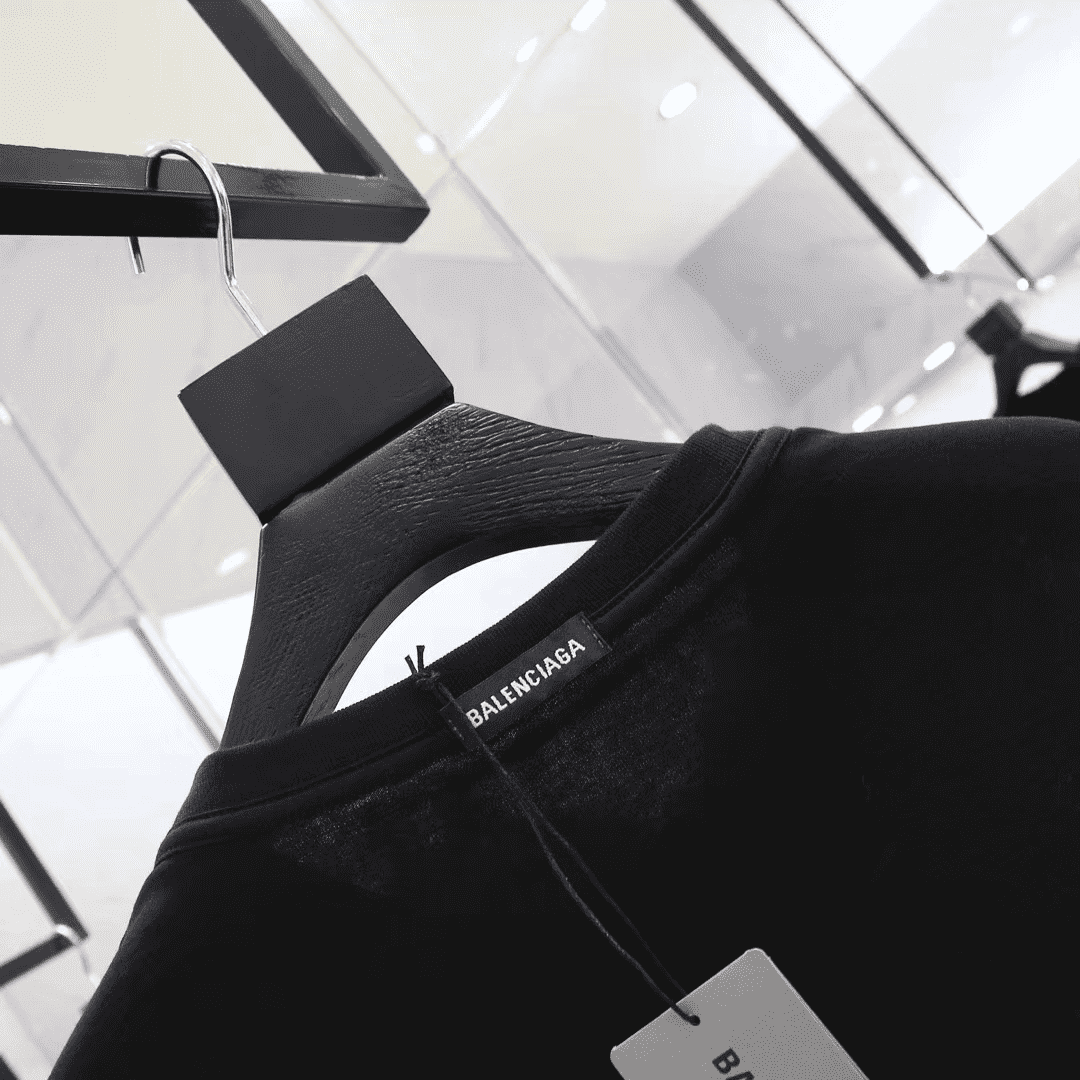 BALENCIAGA MEN'S BLACK MODE LOGO TEE - BB42