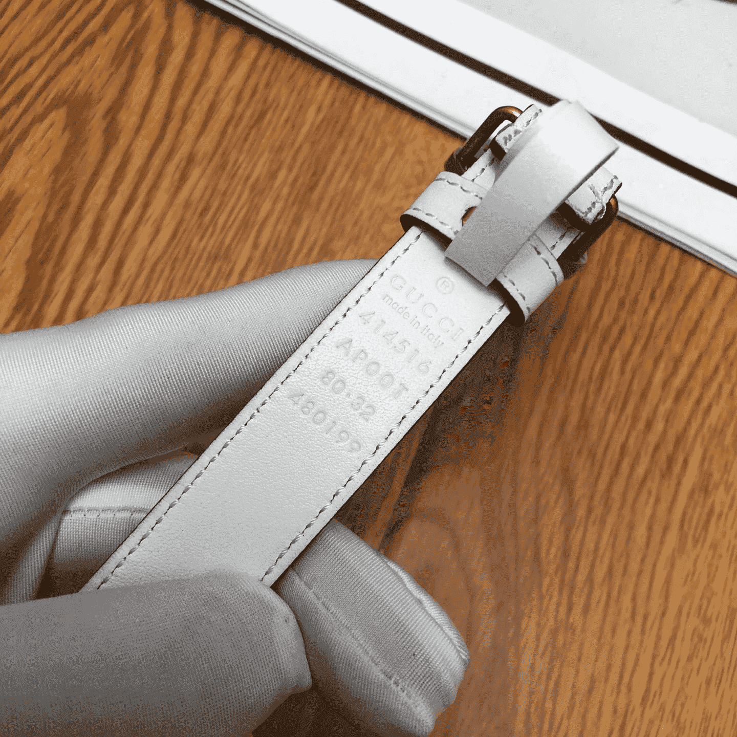 GUCCI WHITE LEATHER BELT WITH DOUBLE G BUCKLE - B15