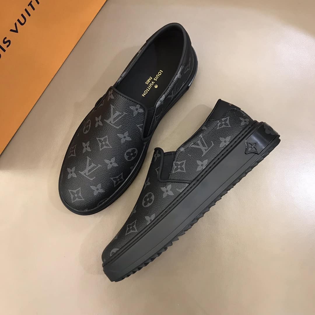 LOUIS VUITTON LOW TOP SNEAKER - LV41