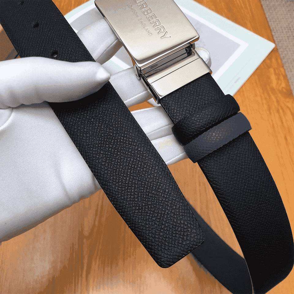 BURBERRY REVERSIBLE PLAQUE BUCKLE GRAINY LEATHER BELT - B25