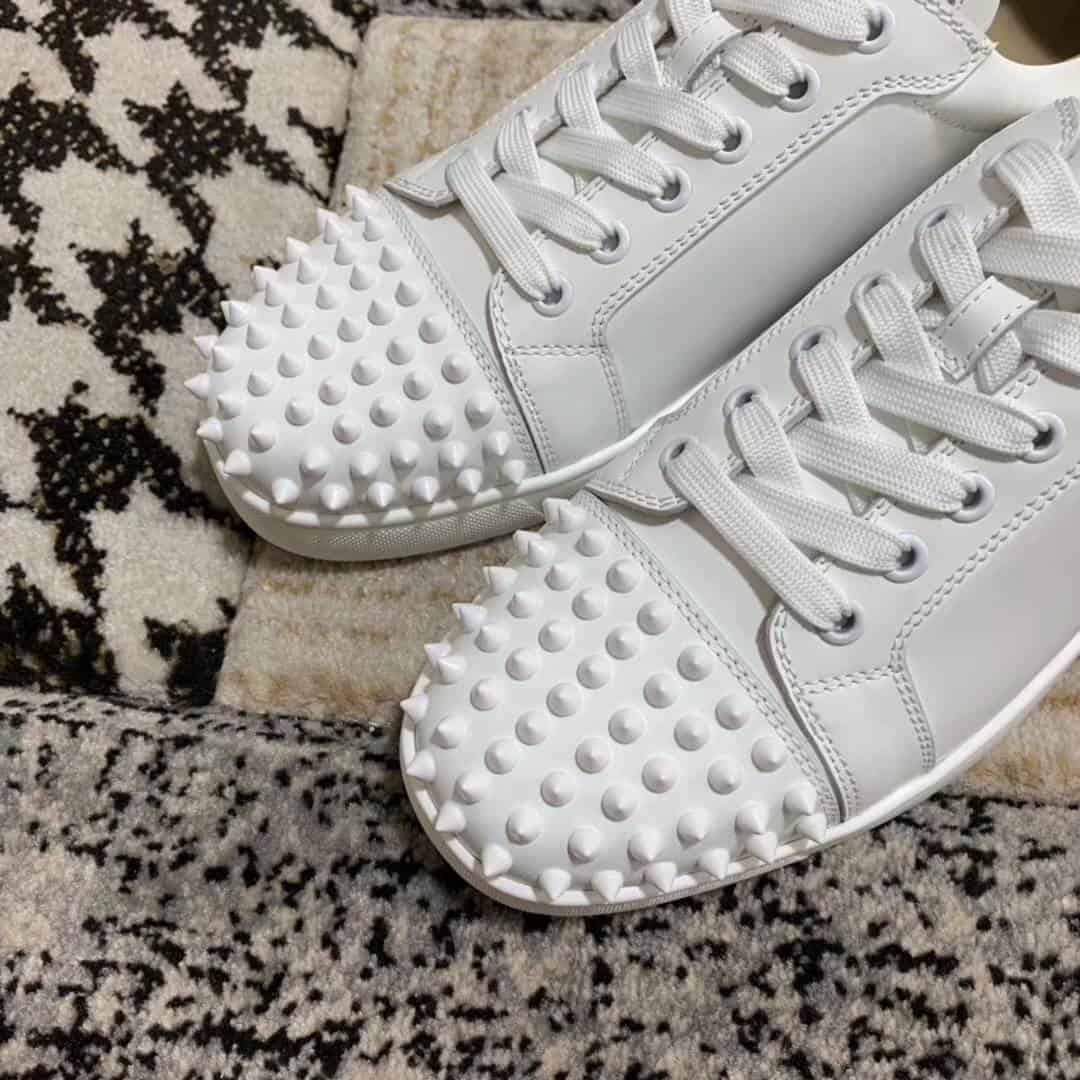 CHRISTIAN LOUBOUTIN LOW TOP SNEAKER