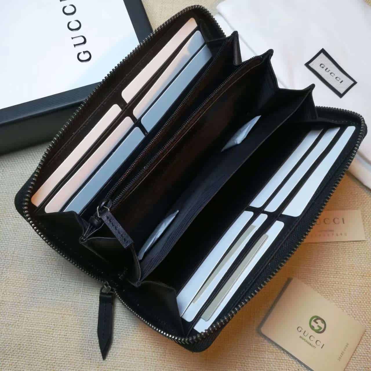 GUCCI BEE PRINT GG SUPREME ZIP AROUND WALLET