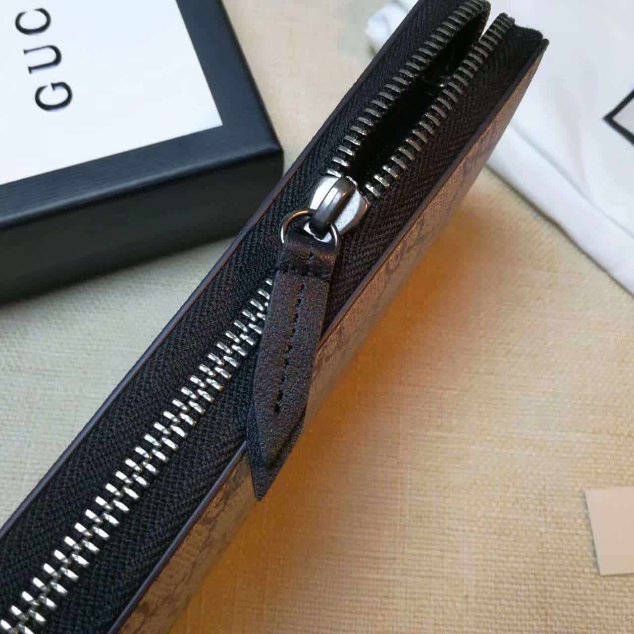 GUCCI BEE PRINT GG SUPREME ZIP AROUND WALLET