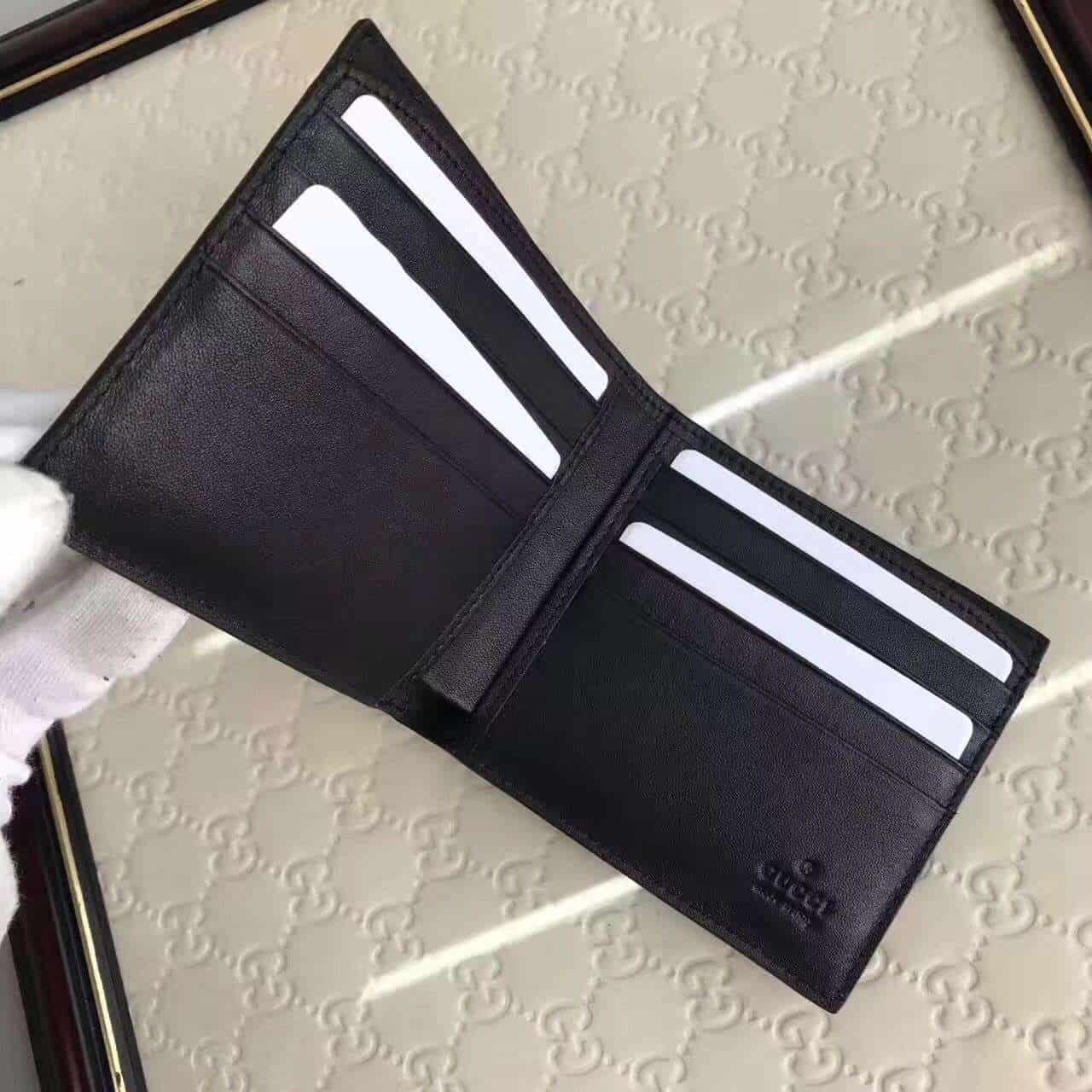 GUCCI BEE PRINT GG SUPREME WALLET