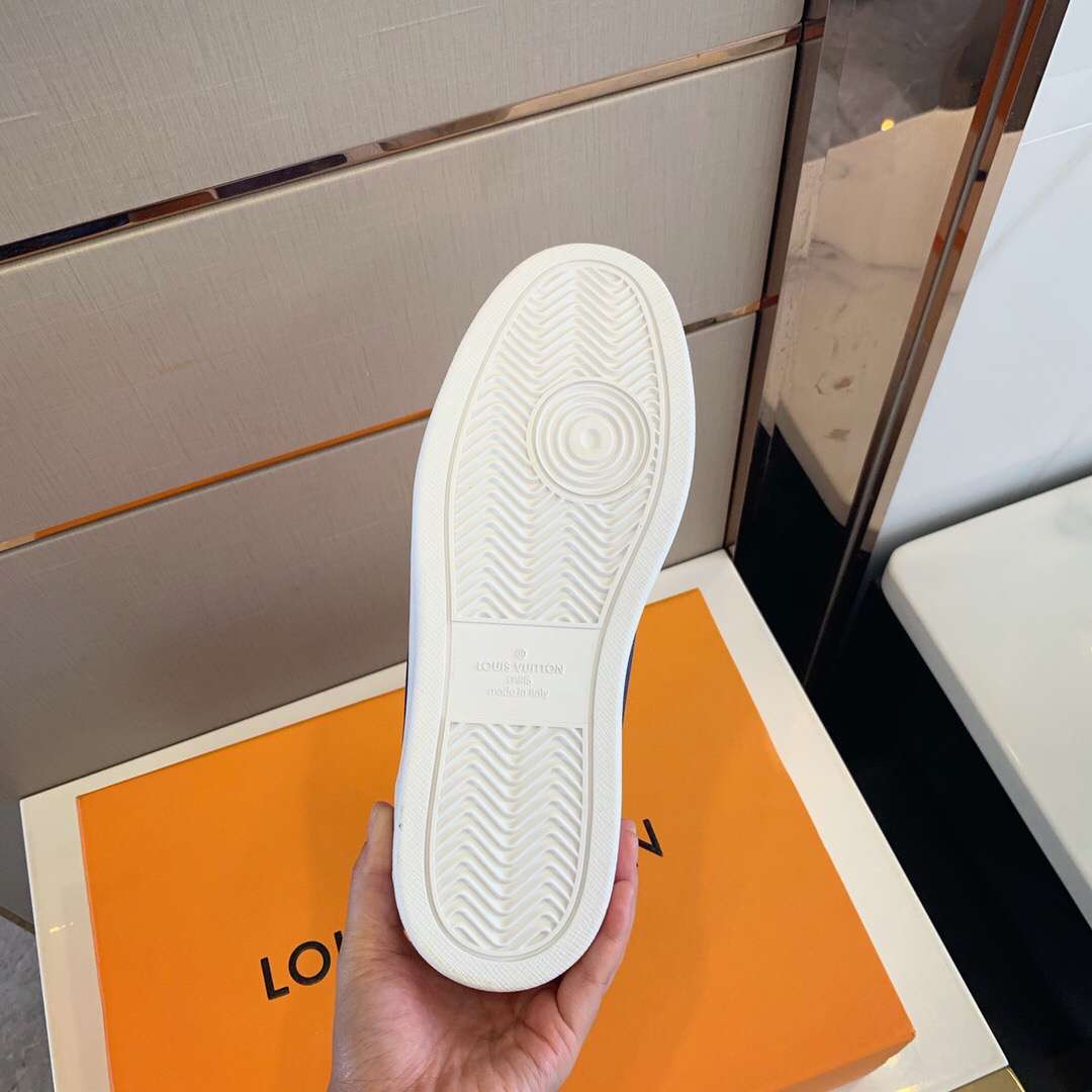 LOUIS VUITTON MONOGRAM HIGH TOP SNEAKER LV054