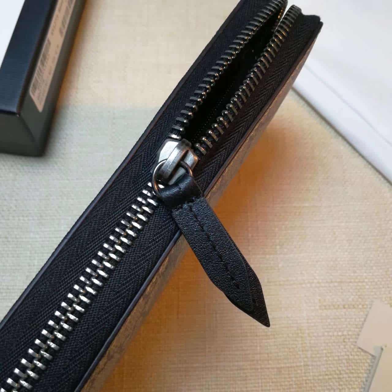 GUCCI WALLET KINGSNAKE PRINT GG SUPREME ZIP GC2