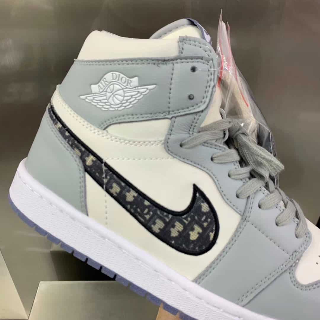 DIOR AIR JORDAN 1 HIGH OG SNEAKER