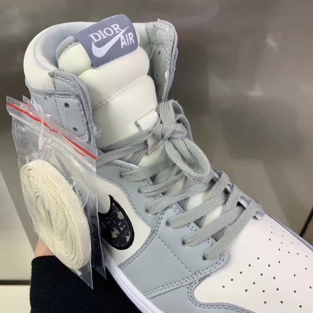 DIOR AIR JORDAN 1 HIGH OG SNEAKER