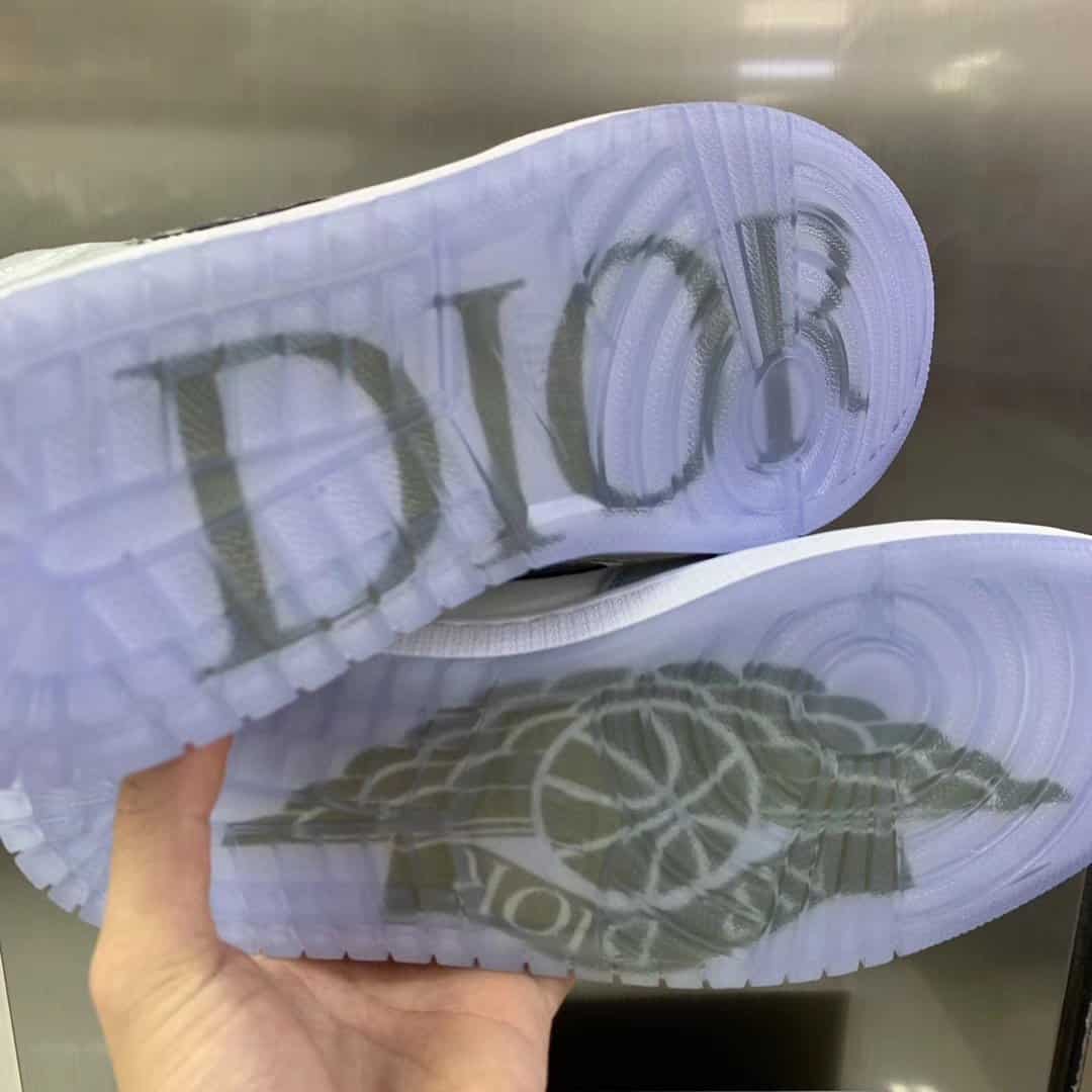 DIOR AIR JORDAN 1 HIGH OG SNEAKER