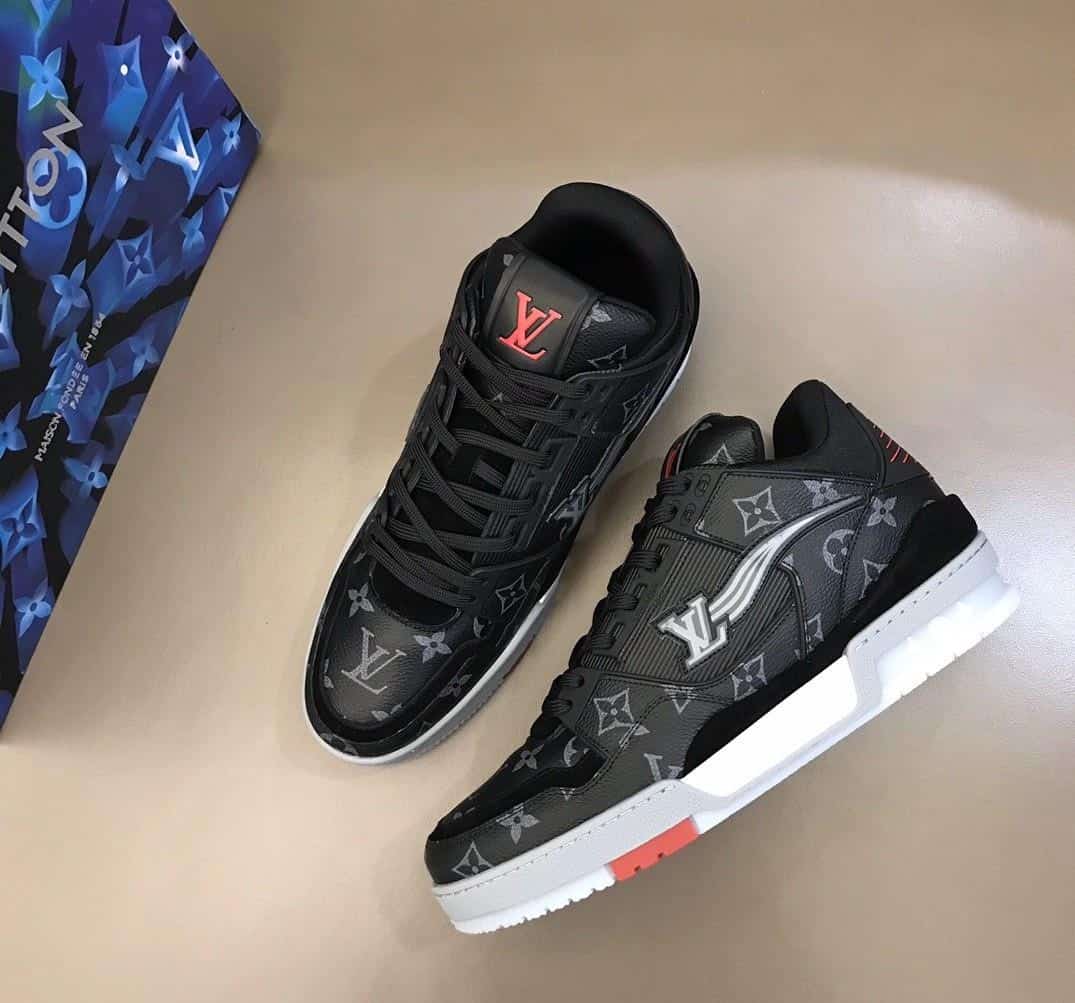 LOUIS VUITTON TRAINER SNEAKER - LV208