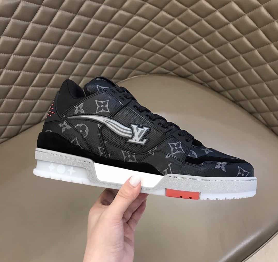 LOUIS VUITTON TRAINER SNEAKER - LV208