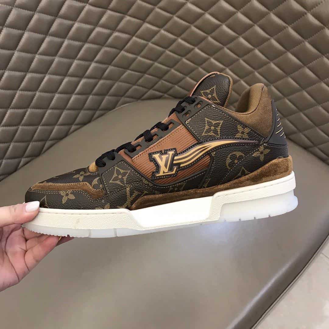 LOUIS VUITTON TRAINER SNEAKER – LV209