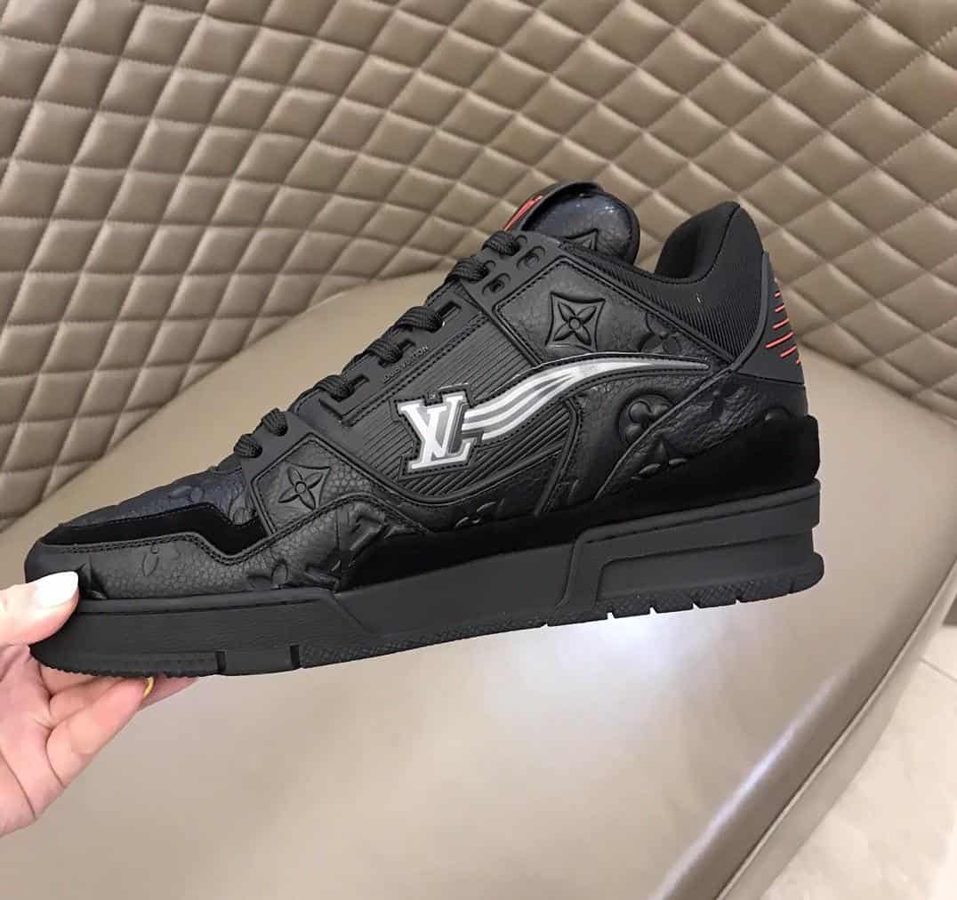 LOUIS VUITTON LV TRAINER SNEAKER - LV213
