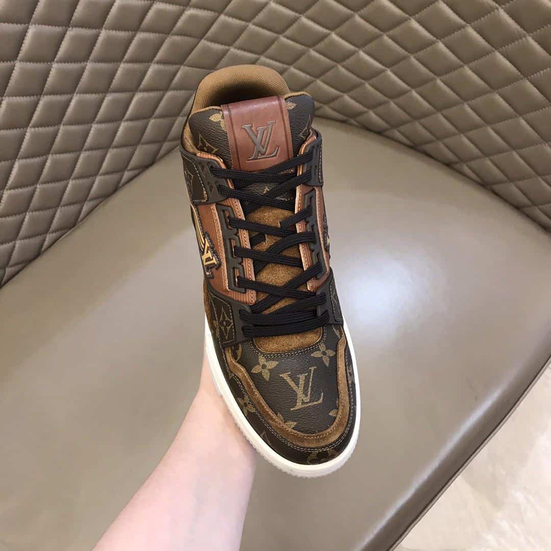 LOUIS VUITTON TRAINER SNEAKER – LV209