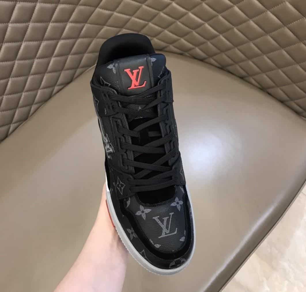 LOUIS VUITTON TRAINER SNEAKER - LV208