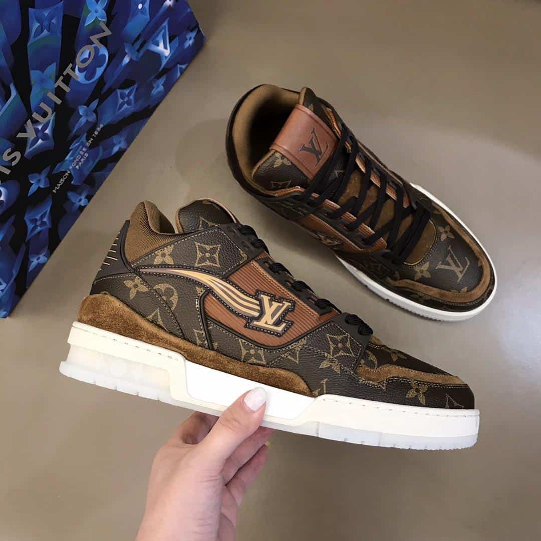 LOUIS VUITTON TRAINER SNEAKER – LV209