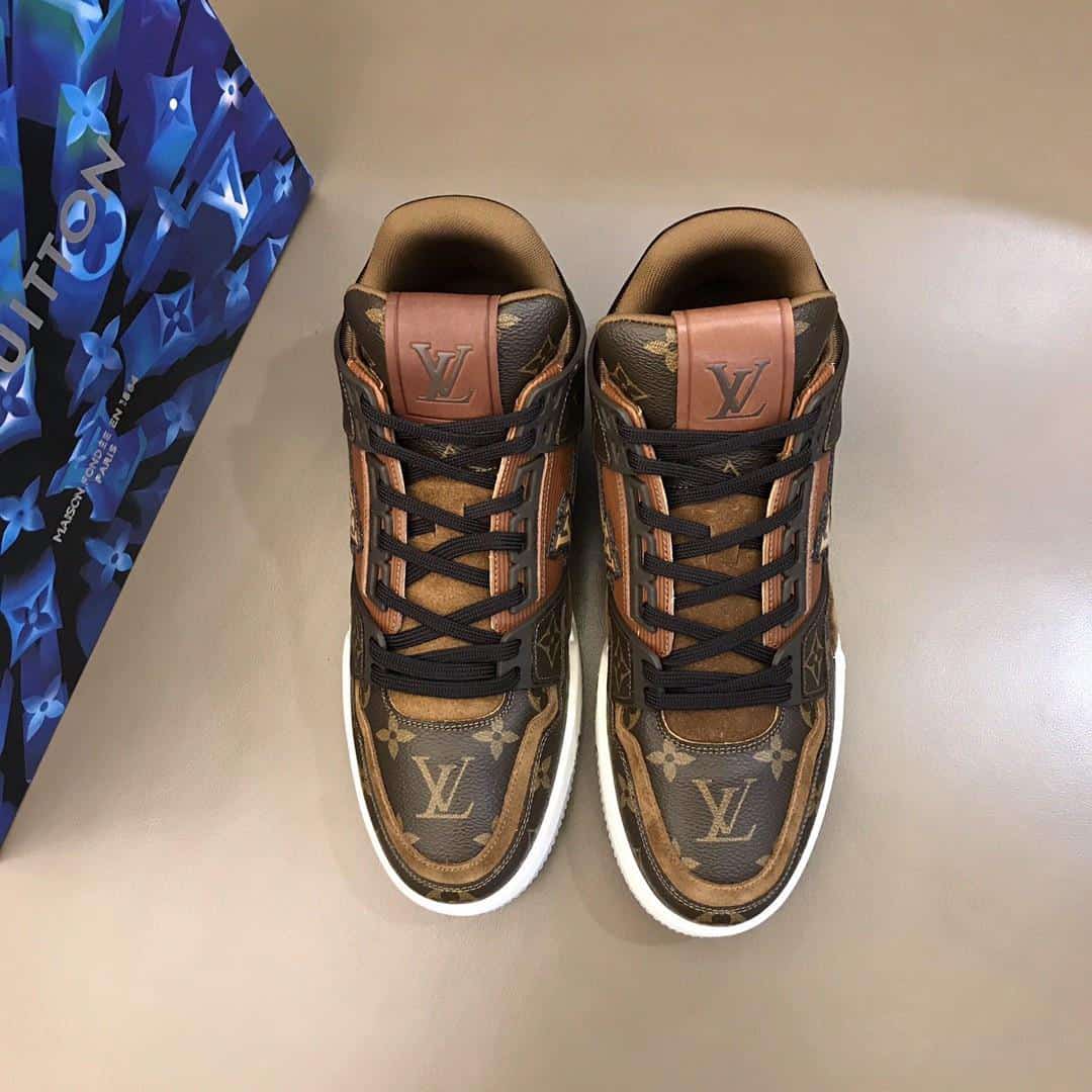 LOUIS VUITTON TRAINER SNEAKER – LV209