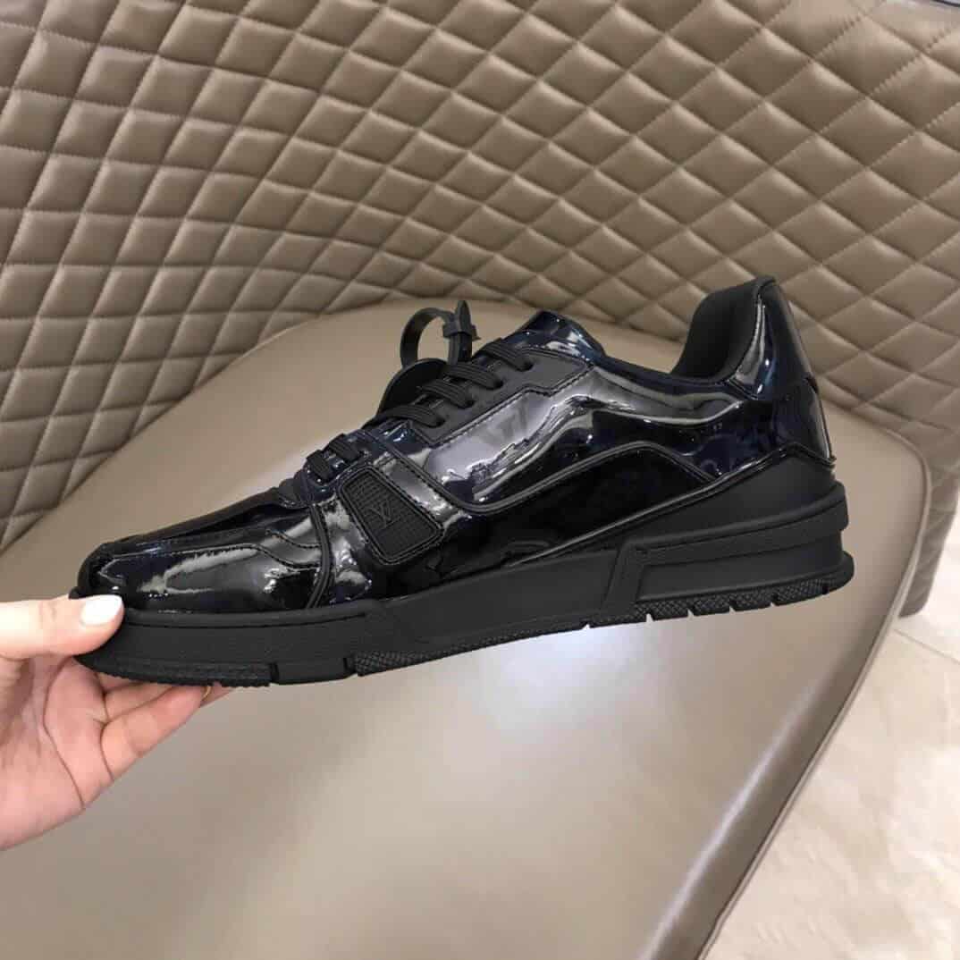LOUIS VUITTON TRAINER SNEAKER - LV202