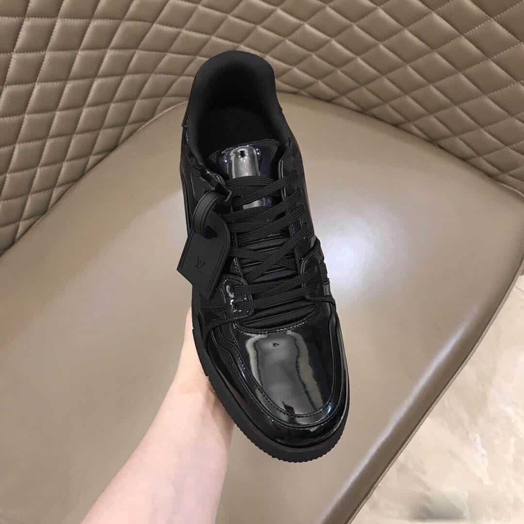 LOUIS VUITTON TRAINER SNEAKER - LV202